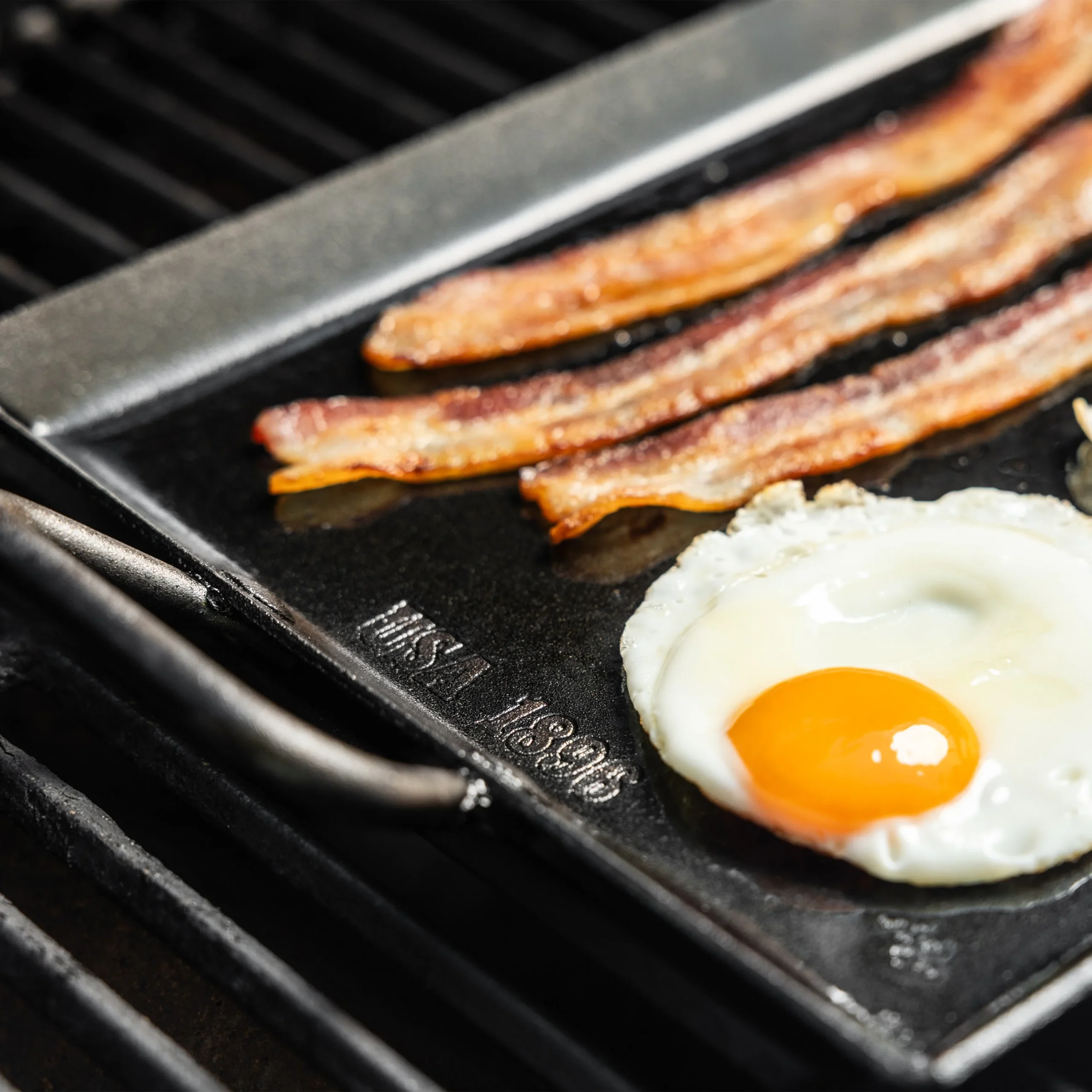 18 x 10 Inch Seasoned Carbon Steel Griddle - Image 3
