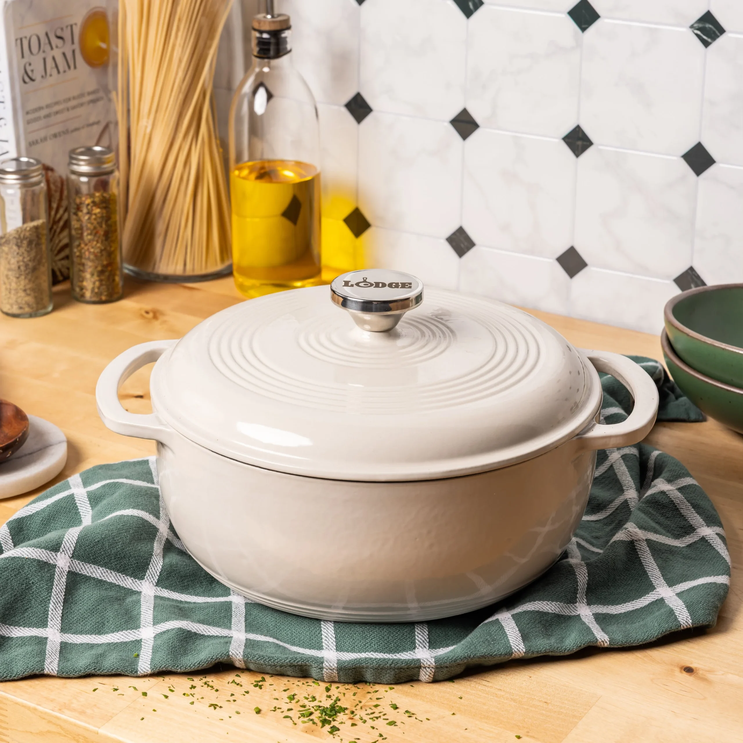 4.5 Quart Essential Enamel Dutch Oven - Image 26