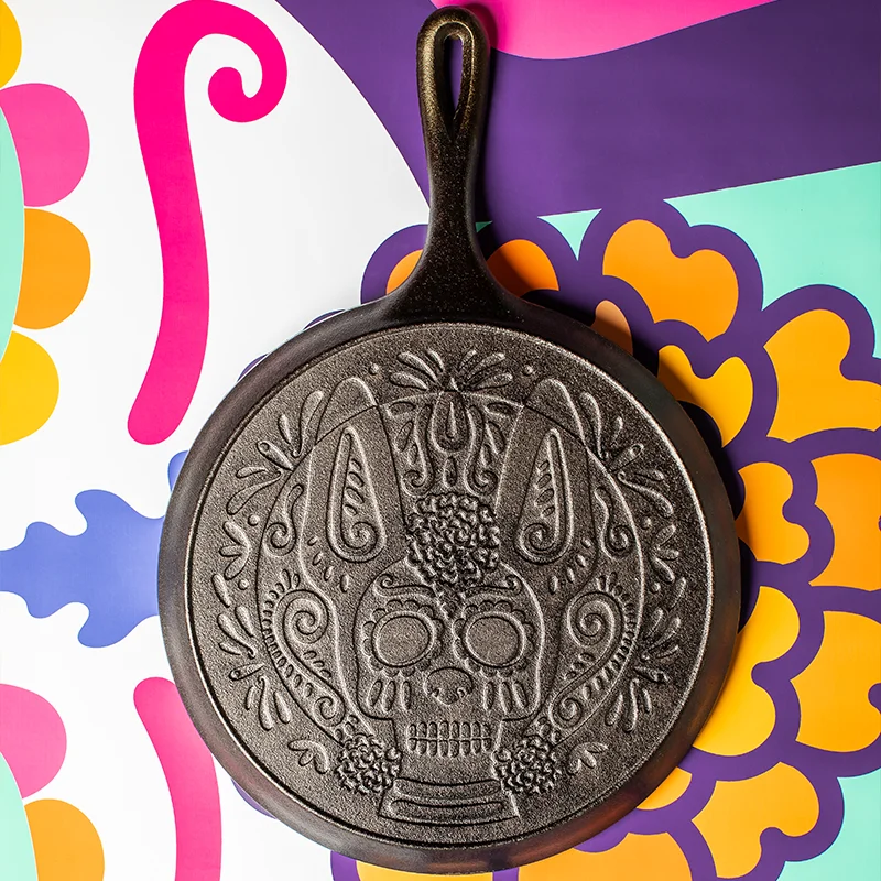 10.5 Inch Seasoned Cast Iron Xolo Sugar Skull Griddle - Image 5